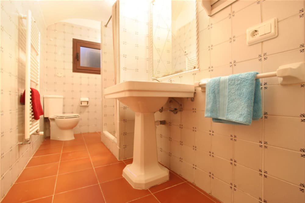 Фото Villa - 4 Bedrooms with Pool and WiFi - 108746