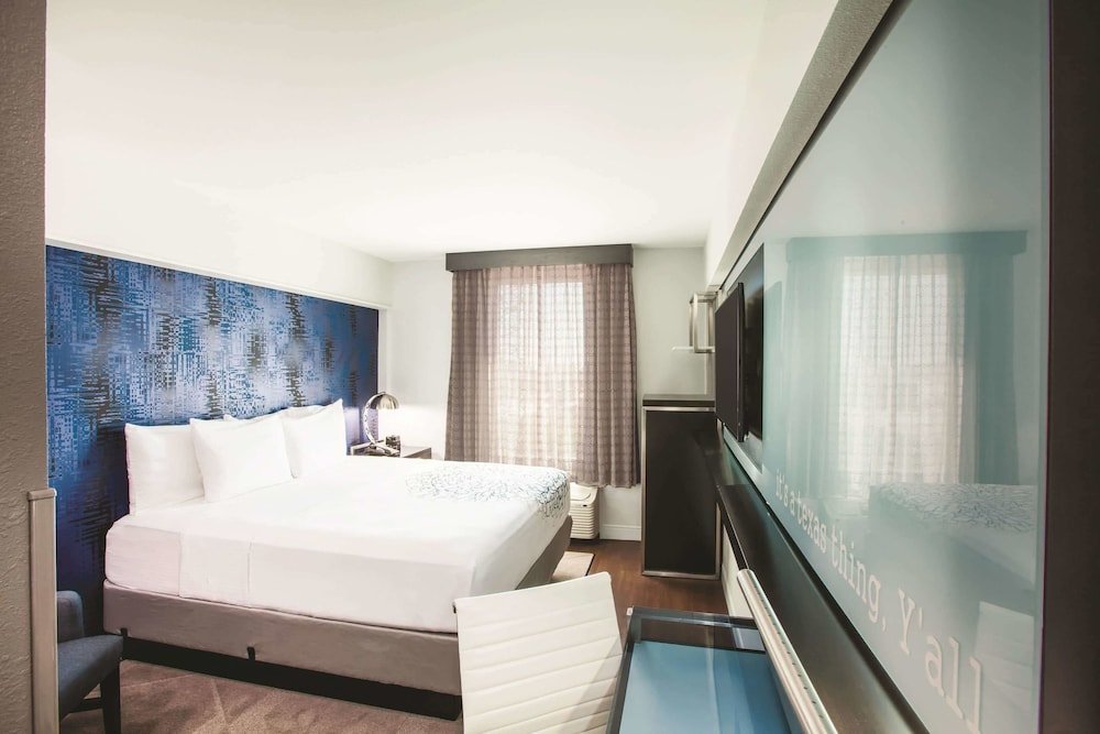 Фото Holiday Inn Express Dallas Downtown, an Ihg Hotel