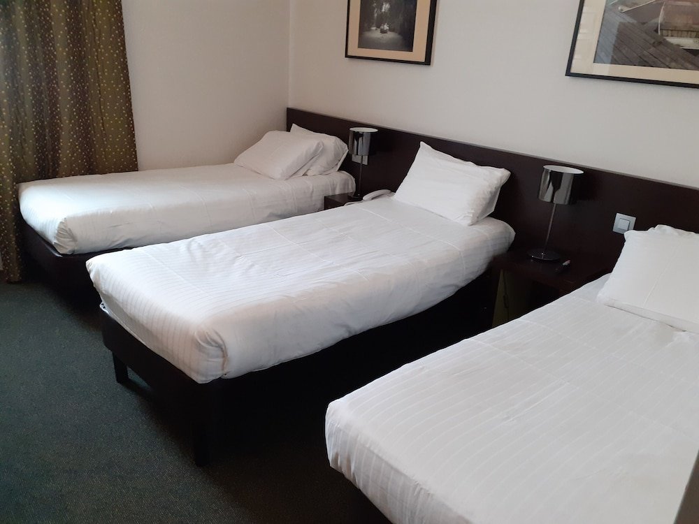 Фото Hotel Kyriad Orly Aéroport Athis Mons