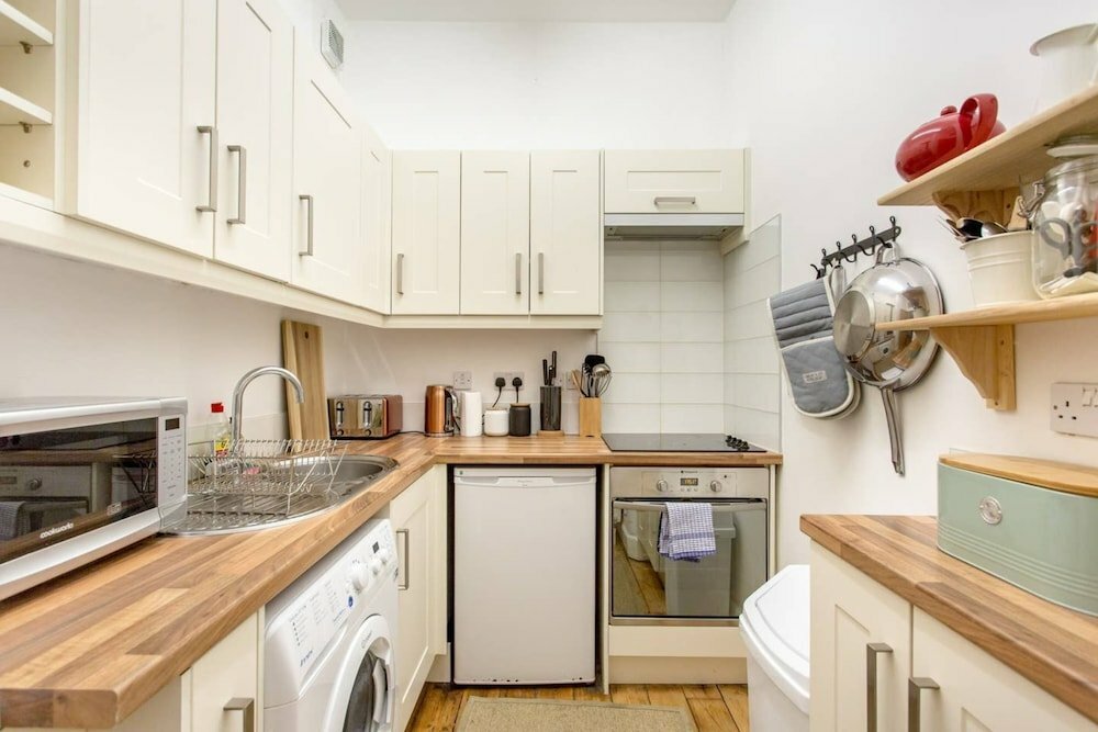 Short-term housing rental Comfortable and Central One Bed, Edinburgh, photo