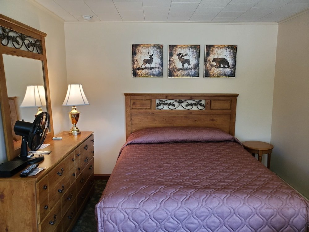 Фото Riverbank Motel and Cabins