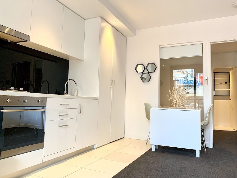 Фото ReadySet Apartments on Little Collins