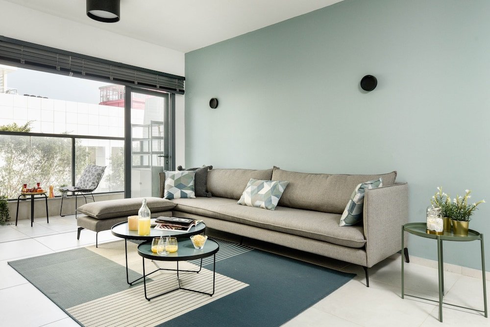 Фото Stylish with Balcony Viewing Rothschild