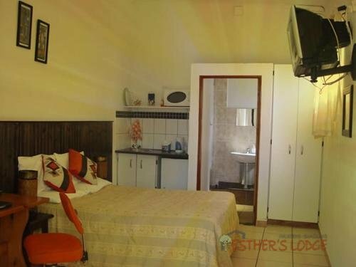 Гостиница Esther's Lodge в Эсватини