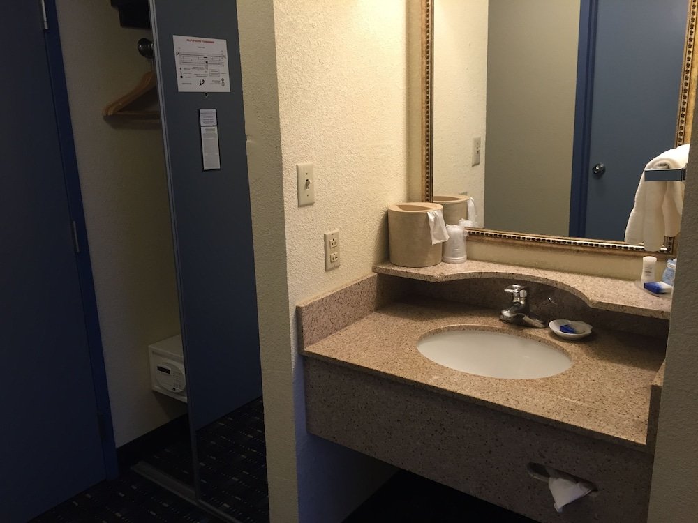 Фото Best Western Plus Reading Inn & Suites