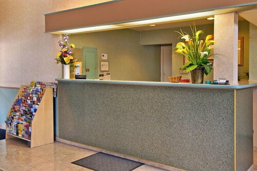 Гостиница Days Inn & Suites by Wyndham Hayward