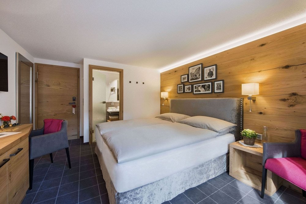 Фото Hotel Chesa Valese