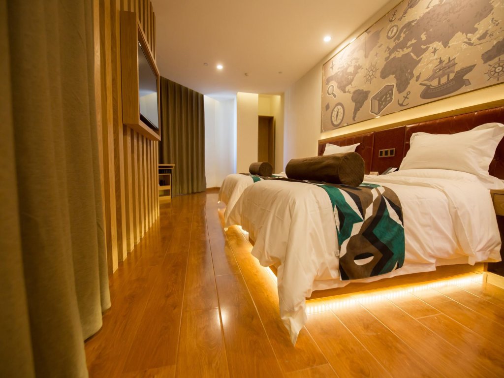 Фото James Joyce Coffetel Hotel (Harbin Central Avenue Flood Control Memorial Tower)