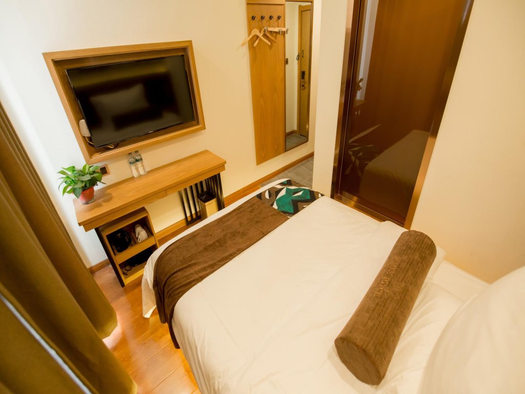 Фото James Joyce Coffetel Hotel (Harbin Central Avenue Flood Control Memorial Tower)