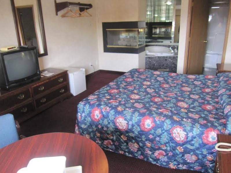 Фото Travelodge by Wyndham Niagara Falls