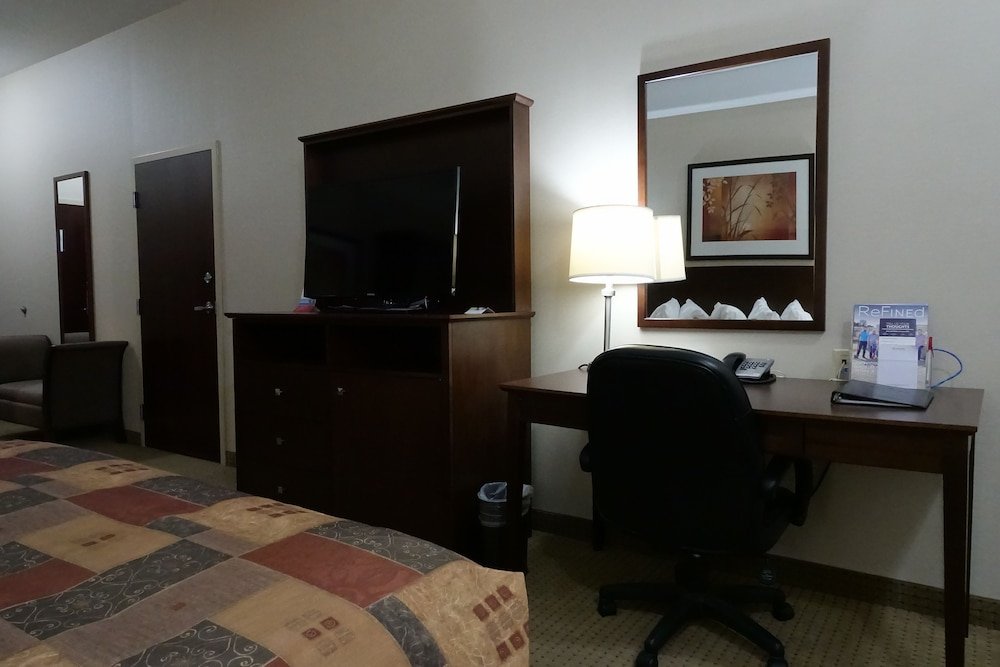 Фото Ramada by Wyndham Weyburn