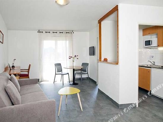 Фото Séjours & Affaires Pont Neuf