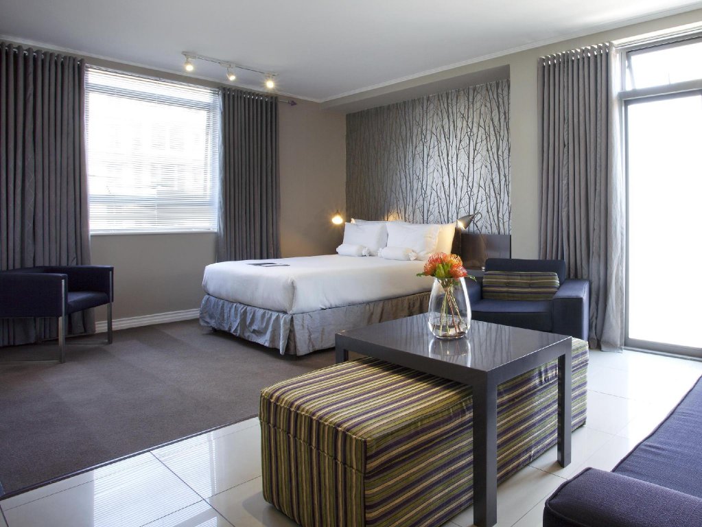 Фото The Hyde All-Suite Hotel