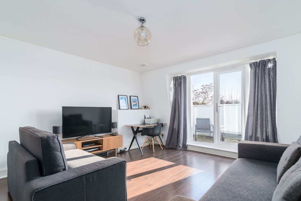 Фото Trendy 1br Home in Islington With Balcony!