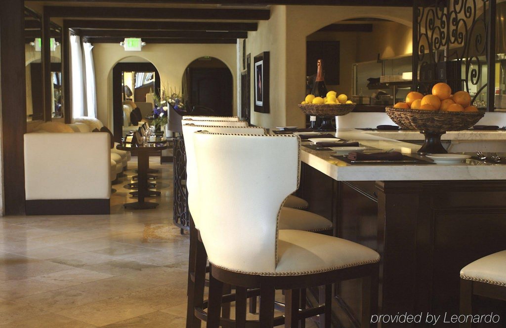 Фото Westlake Village Inn