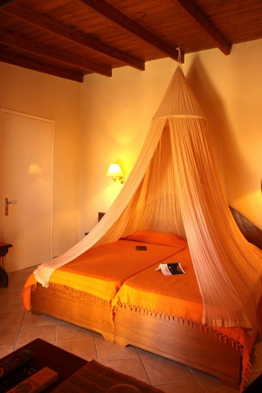 Фото Fouxia Apartments and Studios