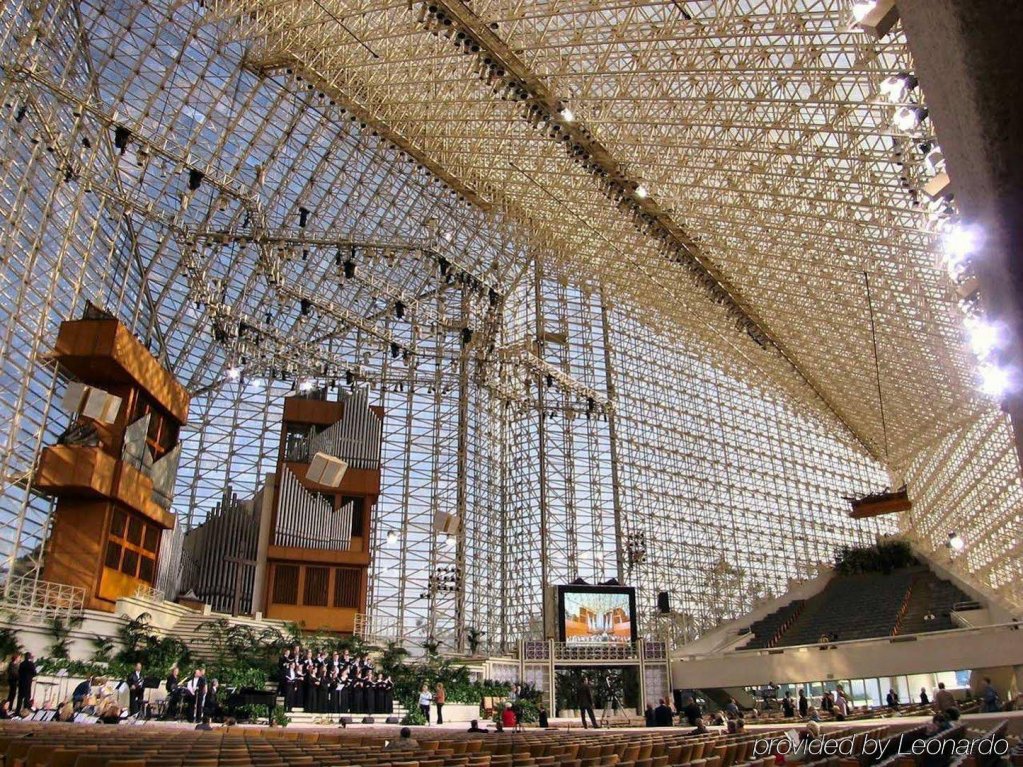 Фото Doubletree by Hilton Anaheim - Orange County