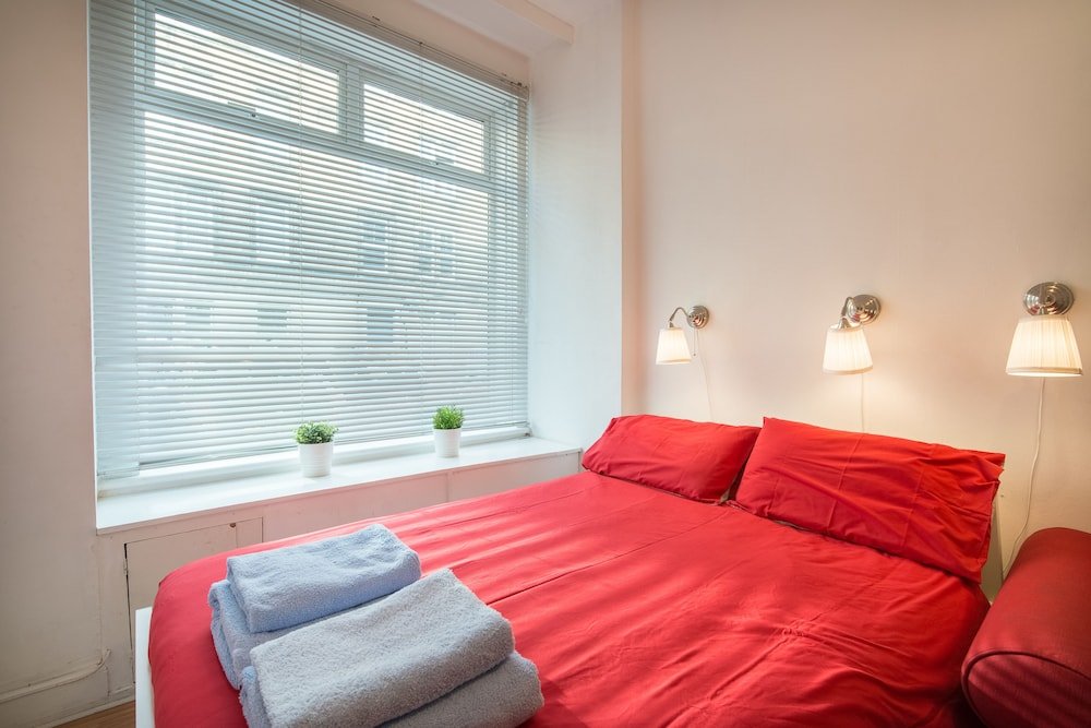 Фото Central and Modern with a Garden