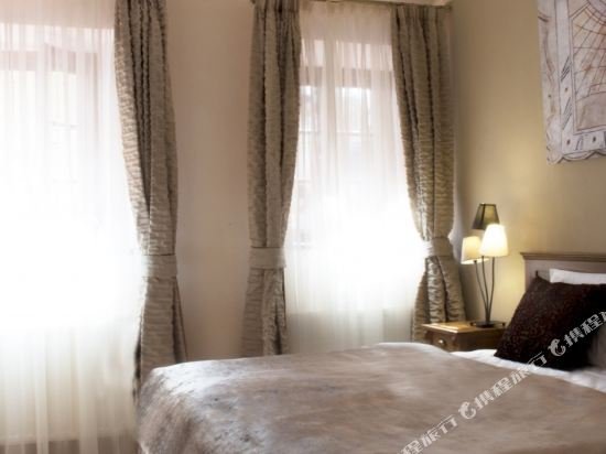 Фото Castle View Apartments