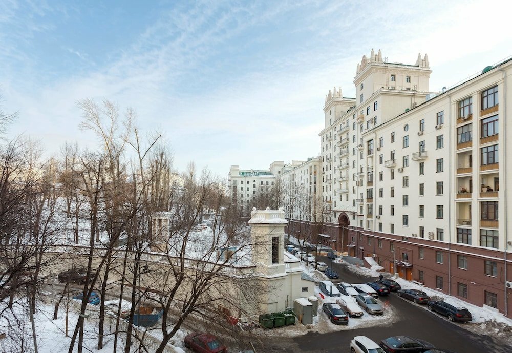 В высотке на Котельнической набережной открылась Пятерочка. Киберпанк который мы