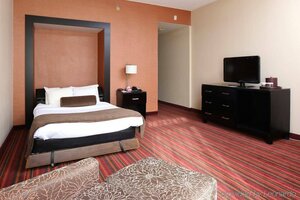 Гостиница The Plaza Grand Rapids Airport Hotel & Conference Center