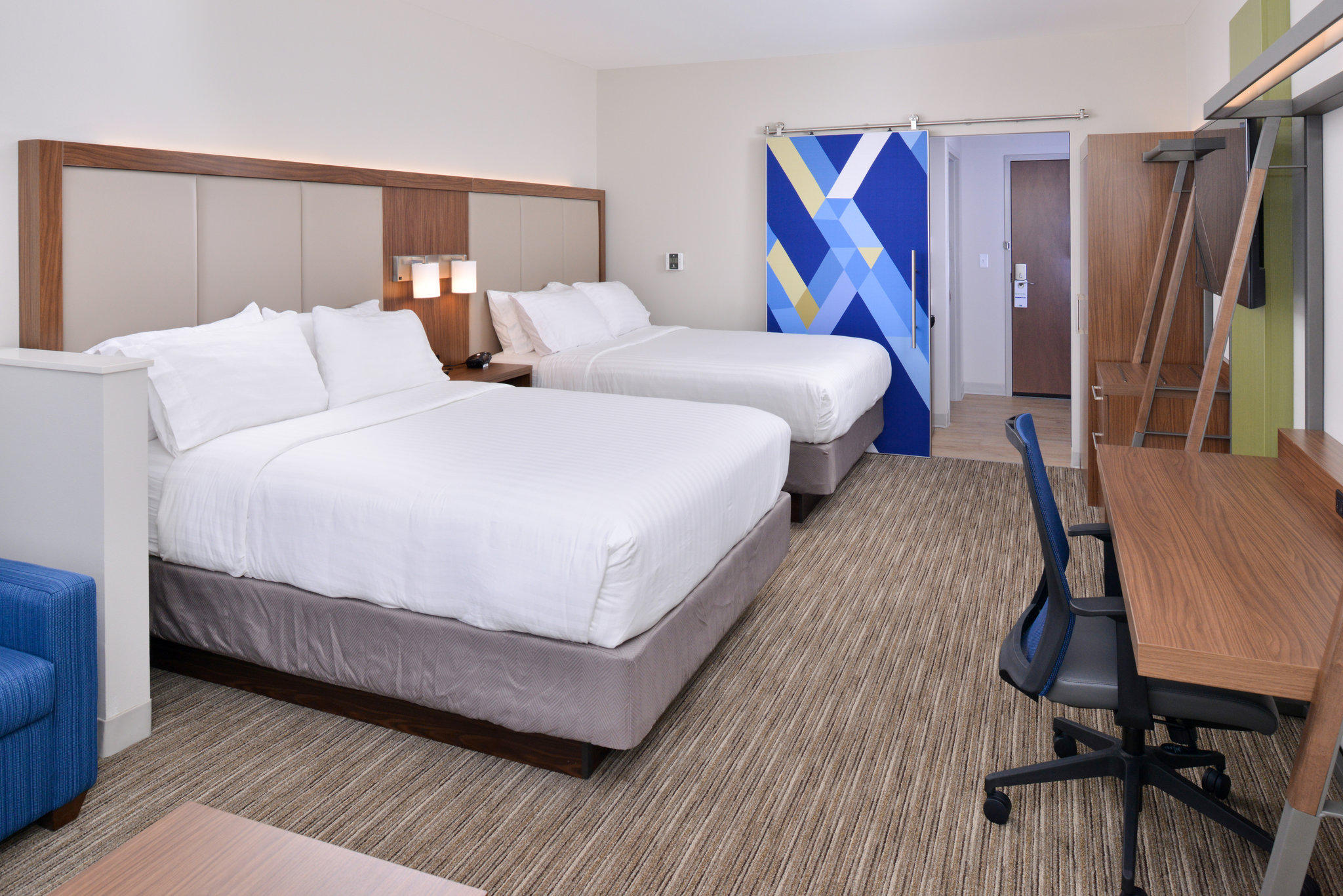 Фото Holiday Inn Express & Suites Madison, an Ihg Hotel