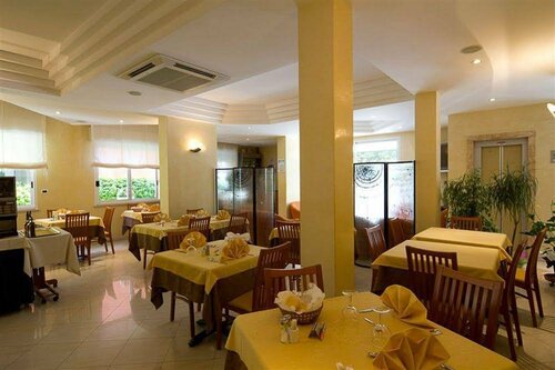 Внешний вид отеля Hotel Tenerife в Риччоне, фото 4