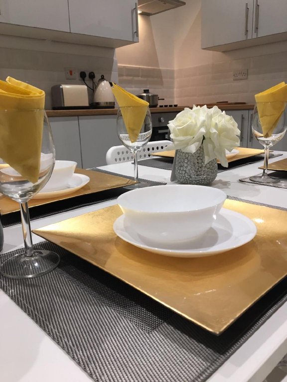 Фото Townhouse Plus @ 166 Edleston Road Crewe