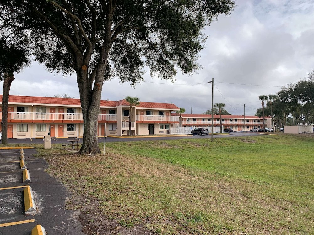 Фото Motel 6 Tampa, Fl