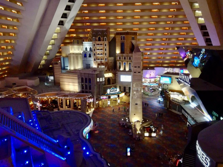 Фото Luxor Hotel and Casino