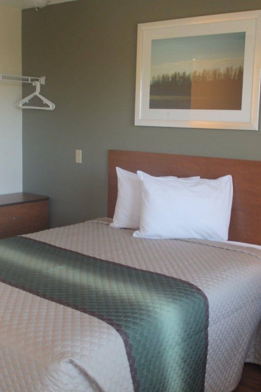 Фото HomeTowne Studios by Red Roof Fort Lauderdale