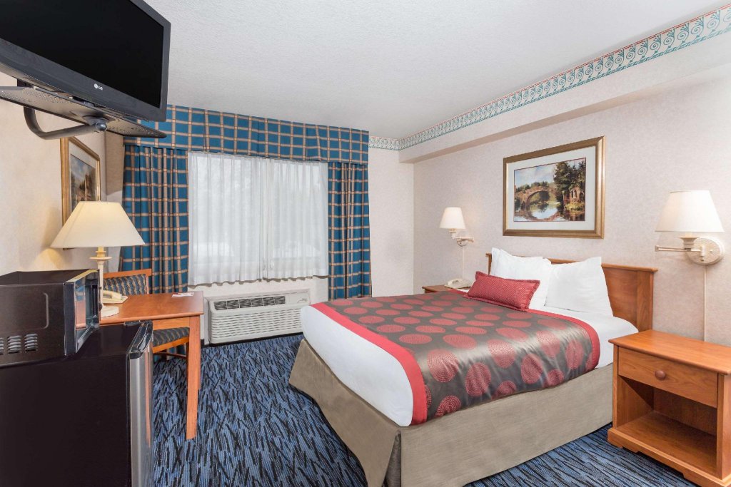 Фото Ramada by Wyndham Kent Seattle Area