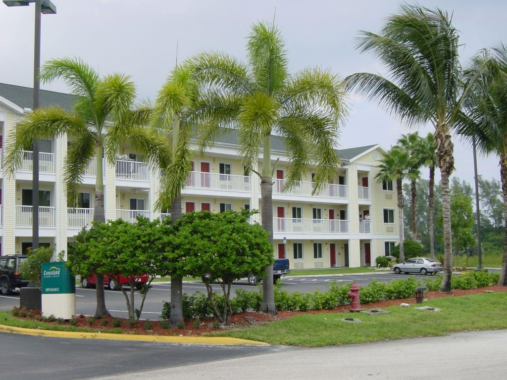 Фото HomeTowne Studios by Red Roof Fort Lauderdale