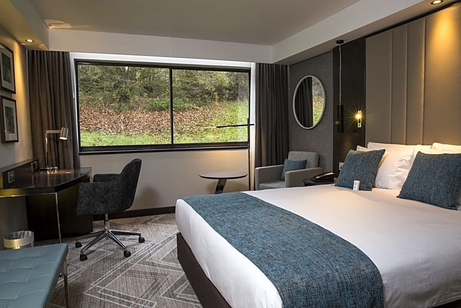 Фото Crowne Plaza Basingstoke