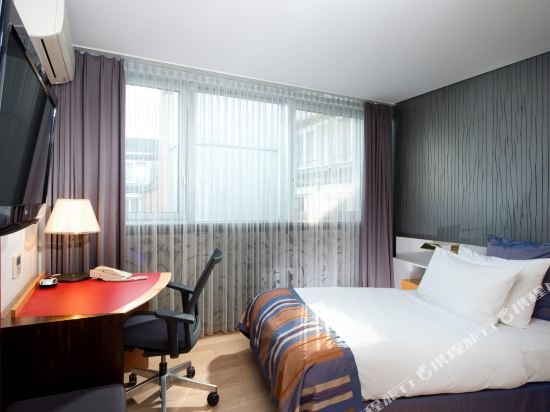 Фото DoubleTree by Hilton Hannover Schweizerhof