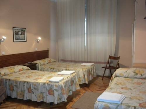 Гостиница Hostal San Martin в Мадриде