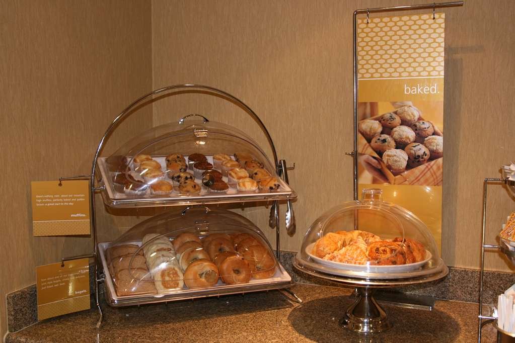 Фото Hampton Inn & Suites Bakersfield North-Airport