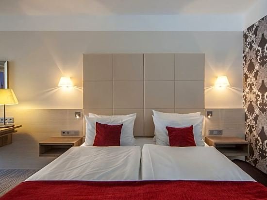 Фото DoubleTree by Hilton Hannover Schweizerhof