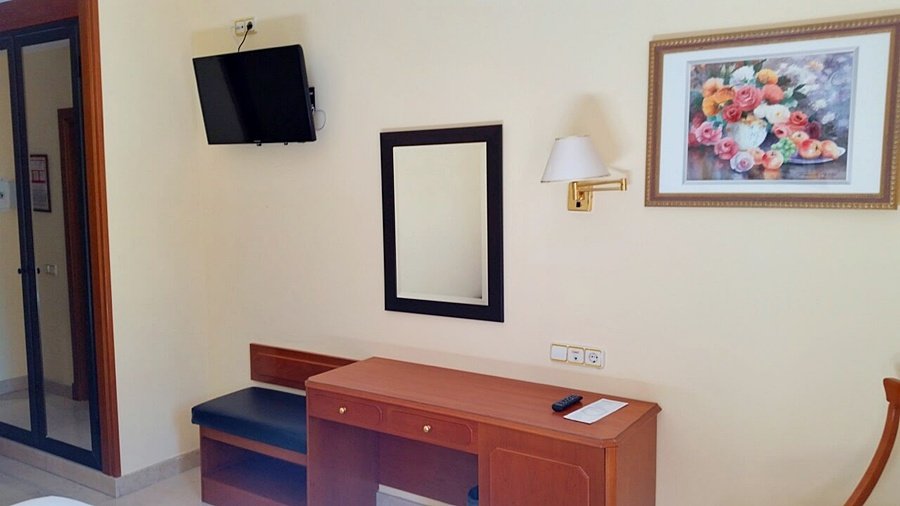 Фото Hotel Humanes