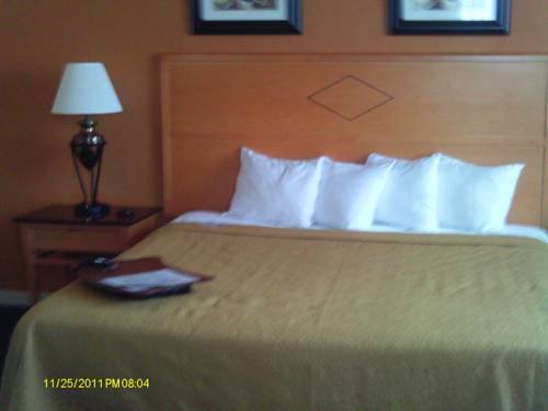 Фото Days Inn & Suites by Wyndham Lebanon Pa