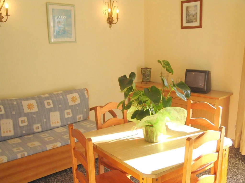 Фото Apartamentos Zeus Sant Jordi