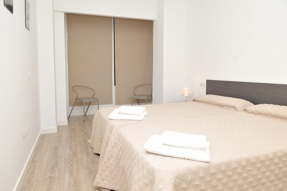 Фото Apartamentos Travel Habitat Ayuntamiento