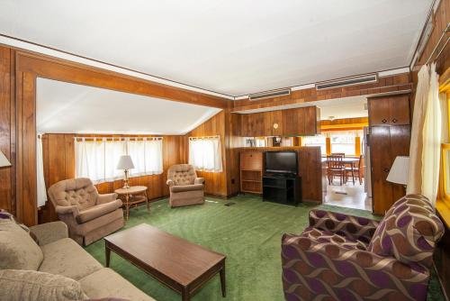 Фото Riverbank Motel and Cabins