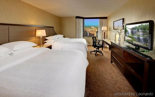 Гостиница Sheraton Hamilton Hotel в Гамильтоне
