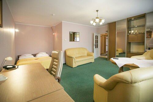 Гостиница Hotel Unibus в Бельск-Подляски