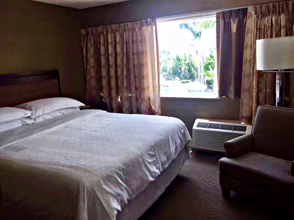 Фото Sheraton Ontario Airport Hotel