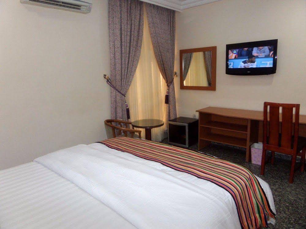 Фото отеля 2