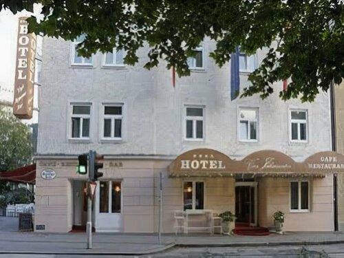 Гостиница Hotel Vier Jahreszeiten в Зальцбурге