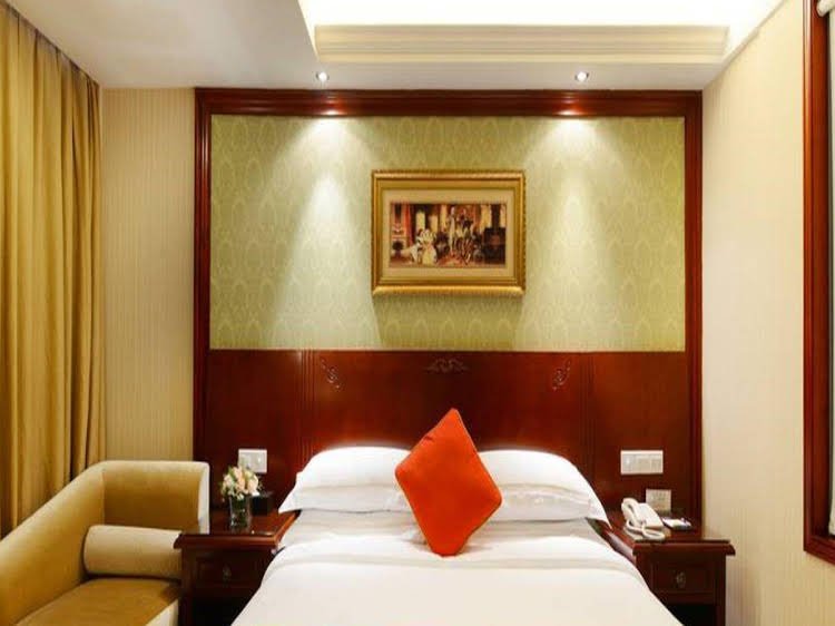 Фото Vienna International Hotel Xiangyang Railway Stati