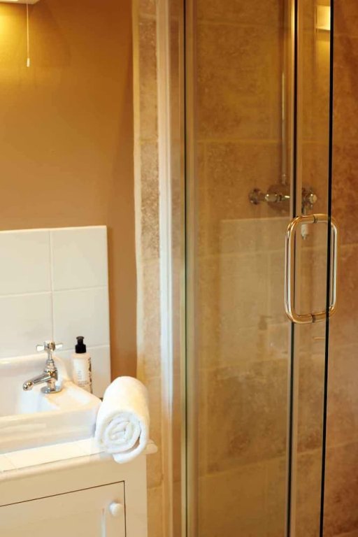 Фото Stonehenge Cottages